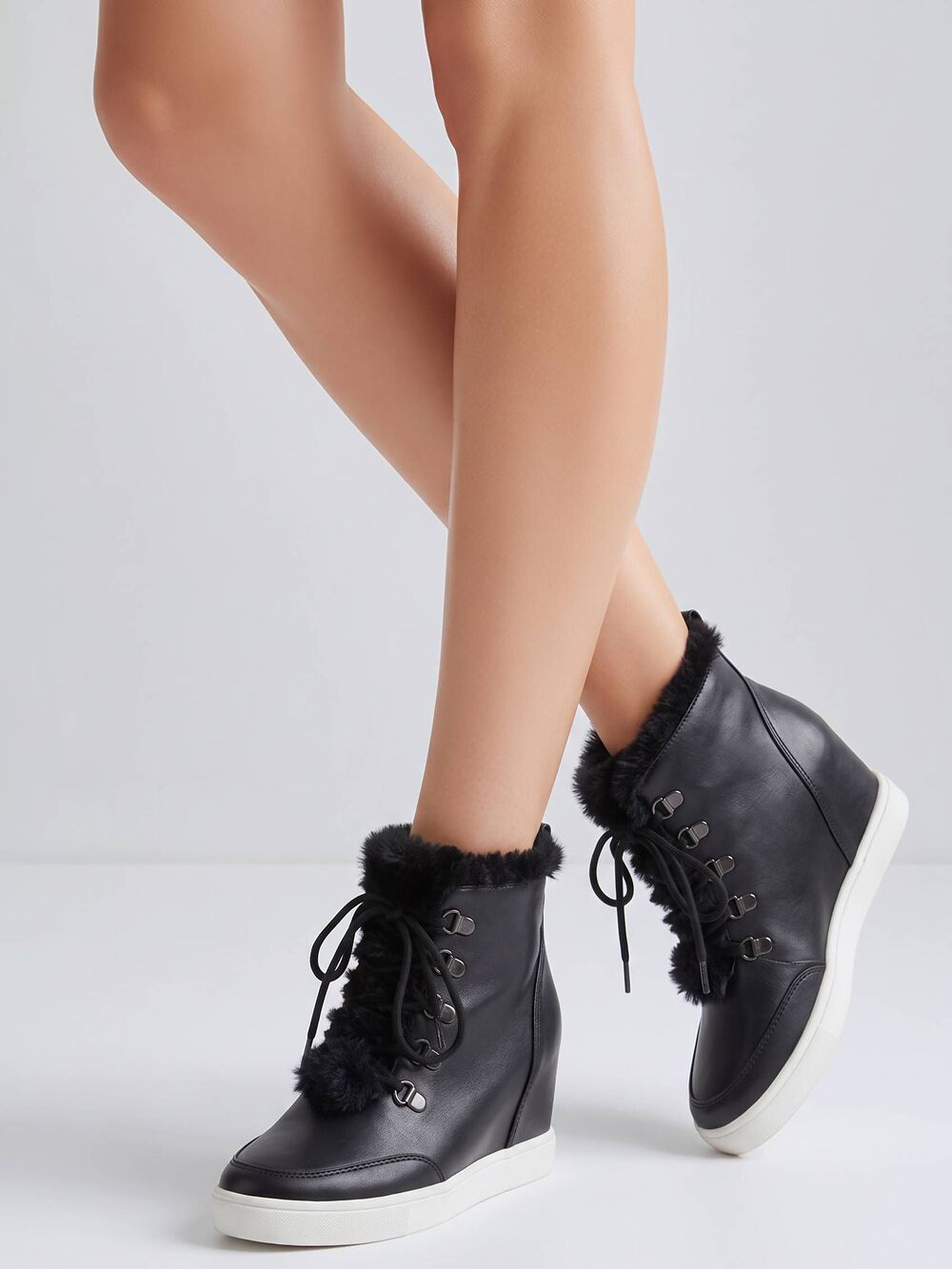 ☔️🩵Brash Black Faux Fur Lined Hidden Wedge Shoes Size 7.5